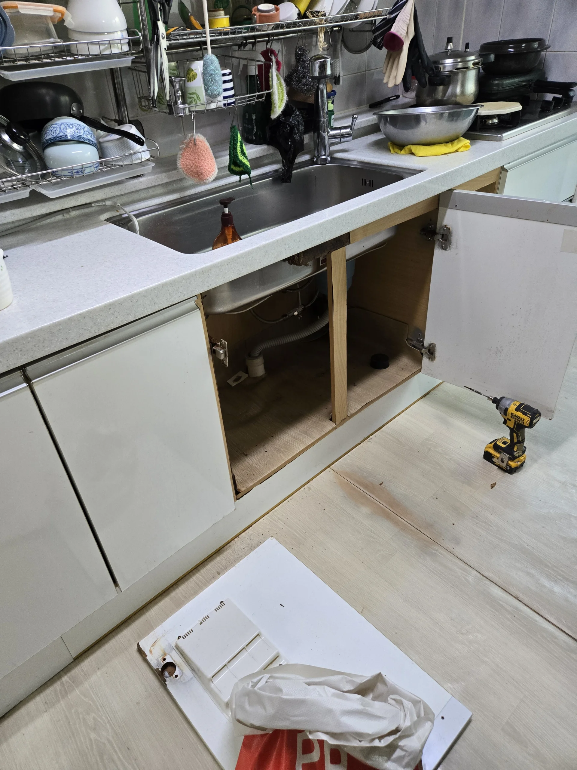싱크대 하부장 교체·수평 맞춤
